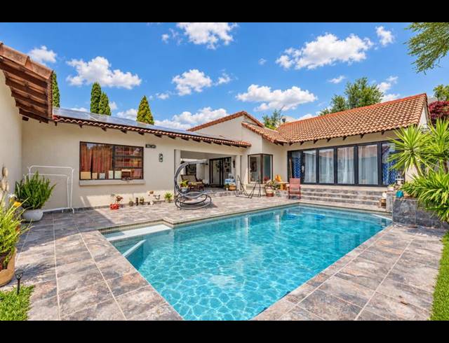 4 BEDROOM PROPERTY TO RENT IN FOURWAYS GARDENS